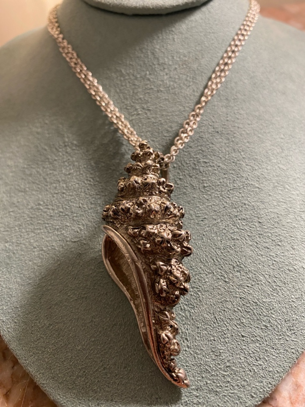 Seashell vintage boutique Pendant Necklace - Silver toned